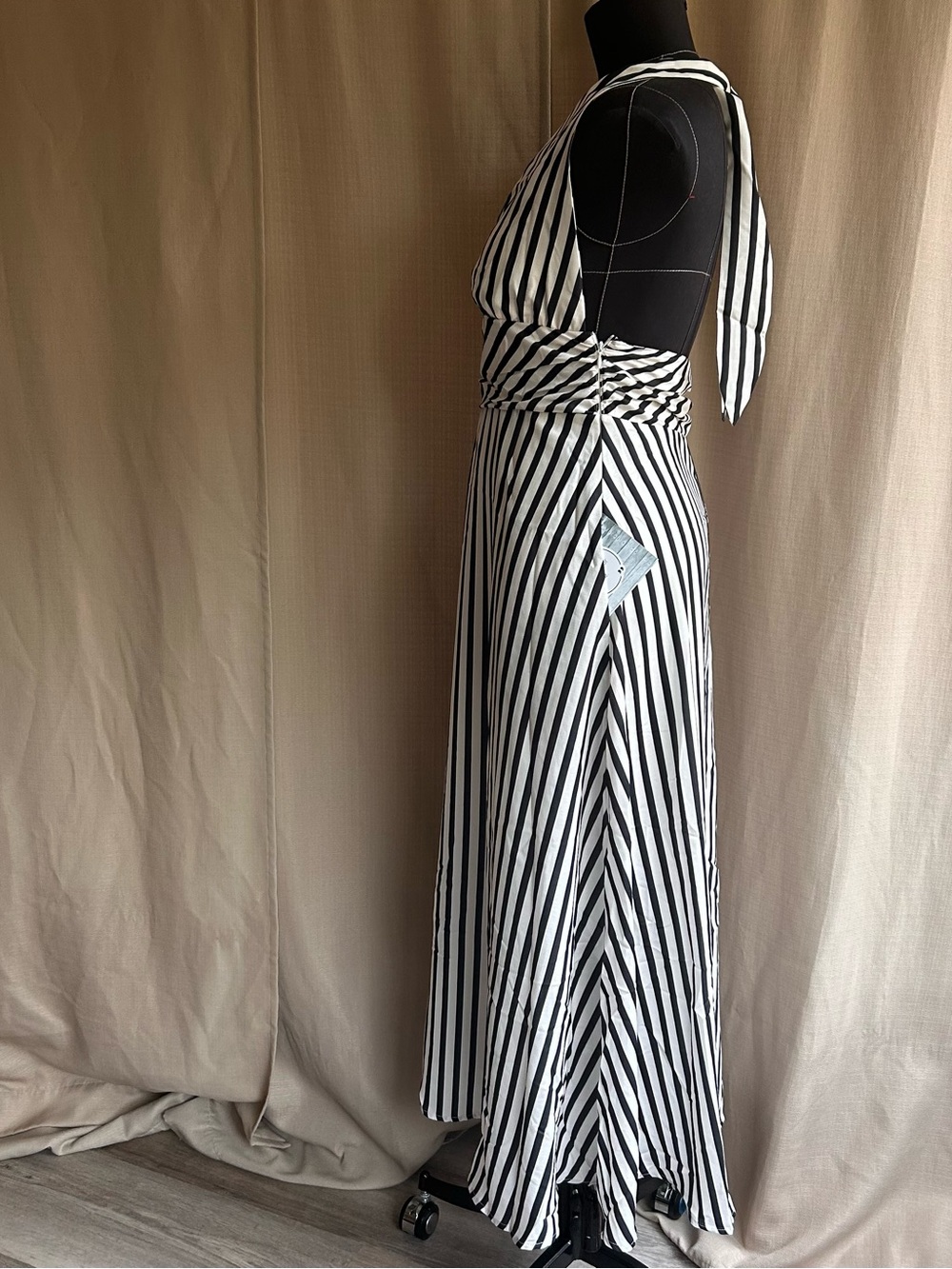 Commense Black and White Stripe Backless Pockets Dress - Picture 3 of 8